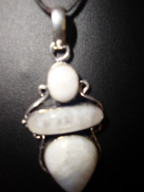 2 rad 22 - ogrlica pravo srebro oznake 925 sa poludragim kamenom - mjesečevim kamenom