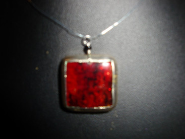 granat u srebru - granat ( poludragi kamen ) veličine 24 puta 24 mm na srebrnoj ogrlici 1