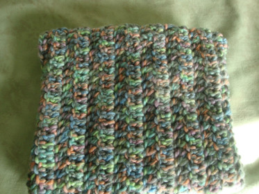 manja torbica za sitnice zeleno roza nijanse - pletena1