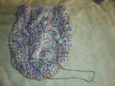 pletena torba od šatirane nježne vune sa metalnim remenom