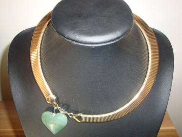 rad 13 u zlatu - u pozlaćena metalna ogrlica sa dominantnim privjeskom srce od malahita ( poludragog kamena ) 2