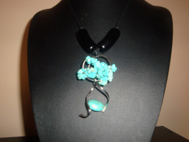 rad 20 - ogrlica u pravi tirkizi poludrago kamenje u metalu 1