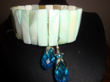 rad 24. narukvica od sedef školjki i plavog češkog stakla 1