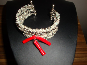 rad 28- trodjelna narukvica - češke perle sivo crne