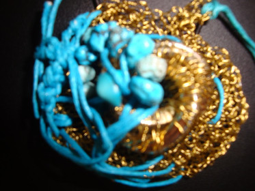 rad 6.- ogrlica - oplet u zlatnoj žici - plave trakice i tirkiz ( poludragi kamen ) 2