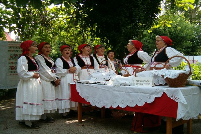 TRADICIJA SIMBOL PONOSA