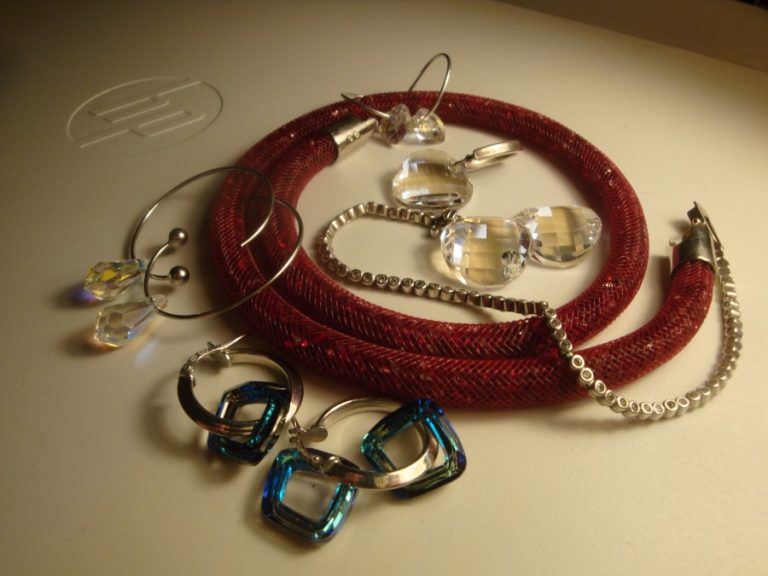 TAJ DIVAN SJAJ KRISTALA